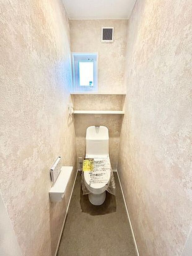 1階トイレ快適な温水洗浄便座付き♪