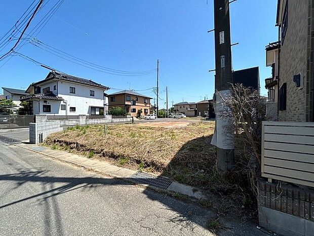 区画整理地内の閑静な住宅街♪建築条件付き売地角地につき日当たり良好♪
