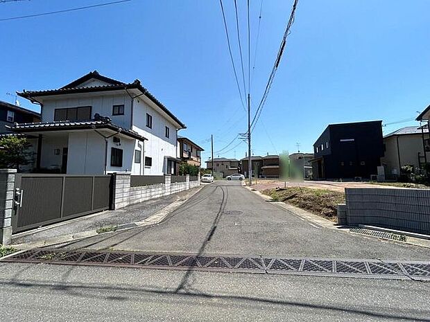 駐車が苦手なママにも嬉しい前面6m道路♪