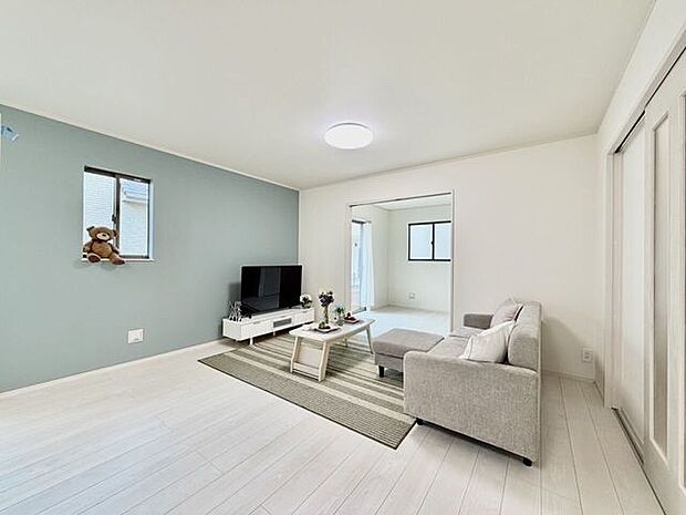 隣接する洋室を開放すると、20.25帖の空間が広がります♪