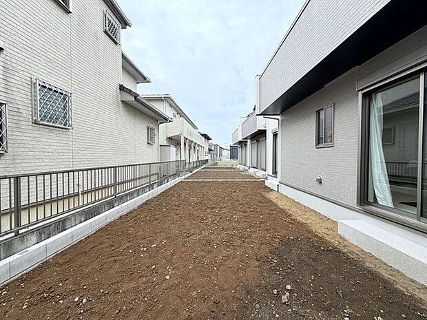 ワンちゃんが走り回って遊ぶのにも余裕の広さ♪