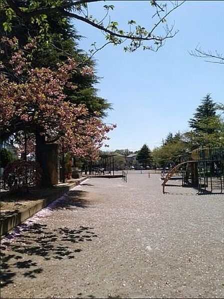 加岸児童公園(えんとつ公園) 210m