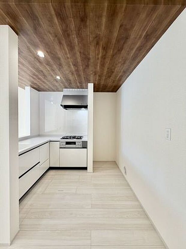 キッチンまわりも広さを意識して設計しましたので、動線が比較的スムーズです。