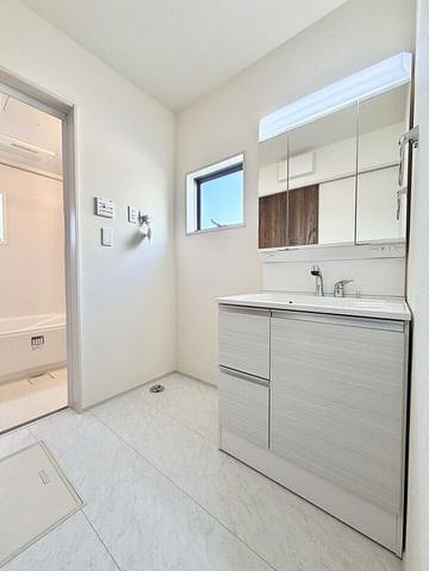 忙しい朝にうれしい洗髪洗面化粧台付が便利です♪