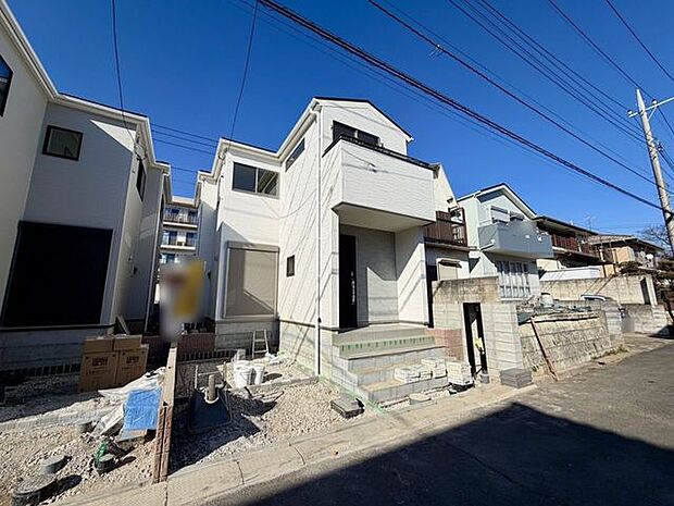 前面道路は車通りが少ないです♪