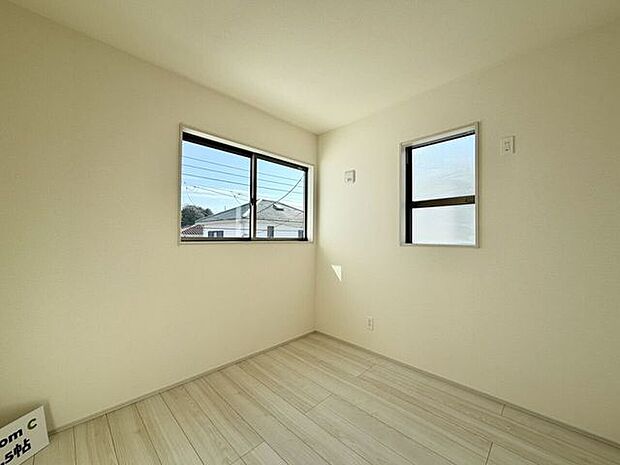 〈4.5帖〉二面採光で室内大変明るいです♪