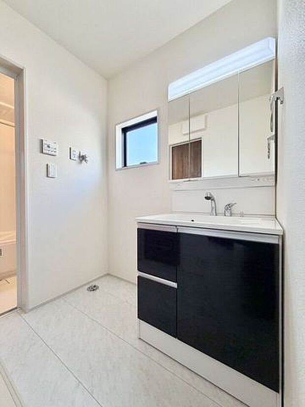 忙しい朝にうれしい洗髪洗面化粧台付が便利です♪