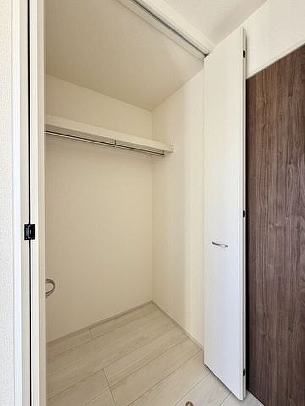 収納スペースが広いので、部屋に荷物が出ることもなく生活感を隠せるのは嬉しいですね♪