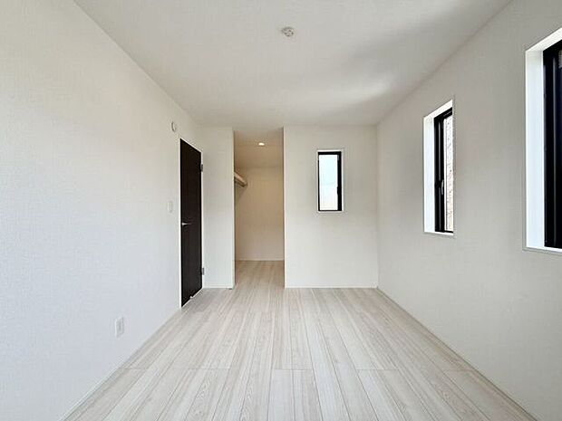 〈6.0帖〉オープンでいて、中の物が見えにくい工夫がされているWIC♪