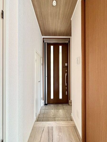 コンパクトにまとまった玄関！明るくきれいな玄関はいい運気も舞い込みそう♪