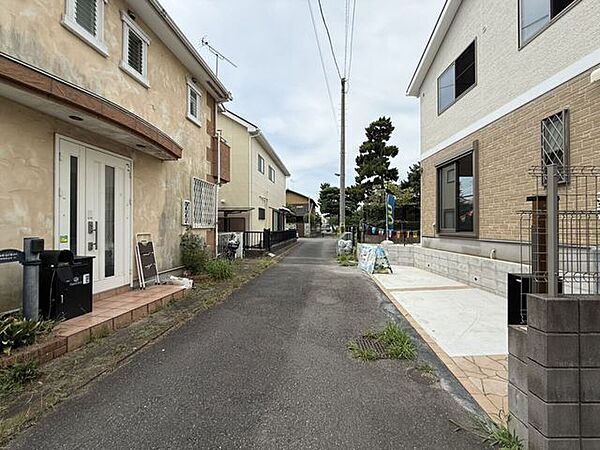 ゆとりある前面道路♪