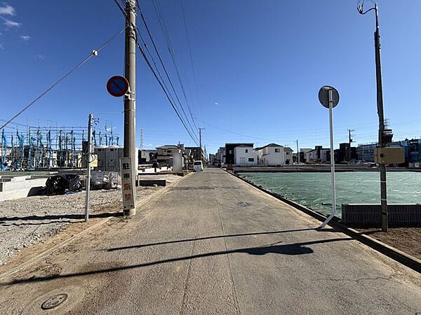 前面道路幅員約6ｍ！車の取り回しも苦になりません！たっぷりの陽光と心地よい風が舞い込む住まいを想像させます♪