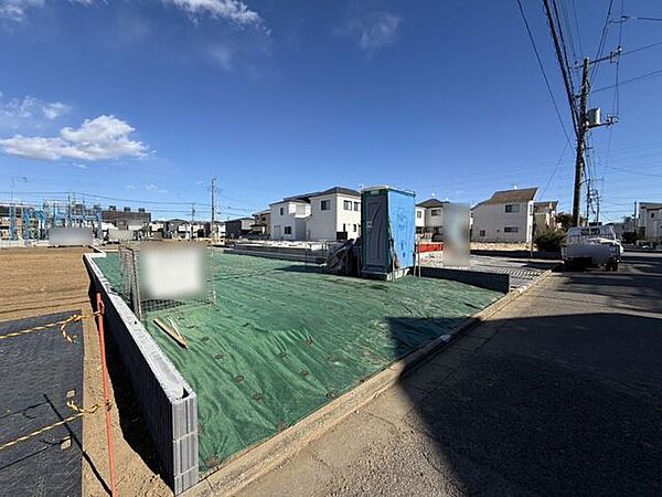 生活する上で必要な施設（保育園、小中学校、スーパー等々）が全てそろっているといっても過言ではないくらい、暮らしやすい環境となっております！