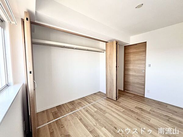 《4.5帖》供部屋や趣味のお部屋としても使いやすい広さです♪大容量クローゼットで衣類もまとめて収納可能◎