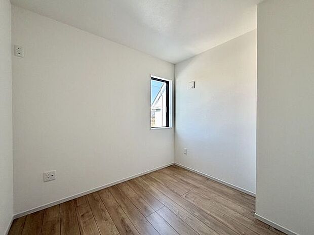 〈4.2帖〉木のぬくもりがやさしいフローリングが安心感をかもしだします♪