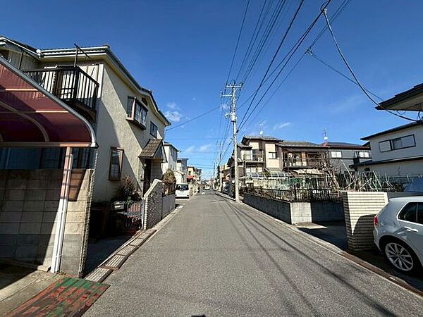 前面道路6ｍですれ違いもしやすい♪