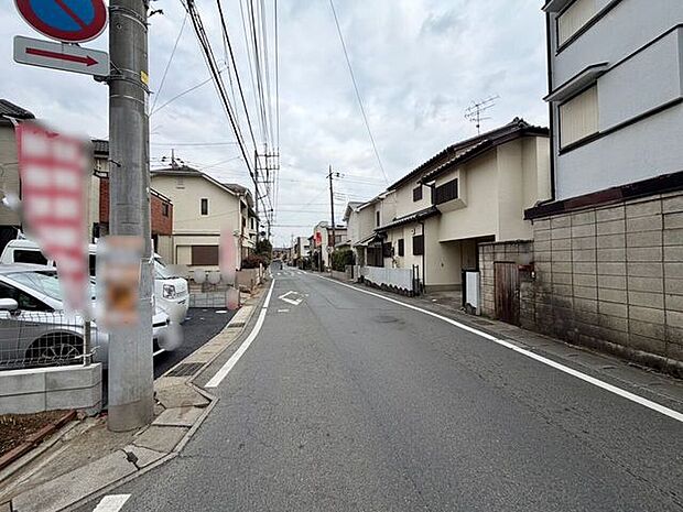 前面道路は約6.5mで駐車もラクラク♪