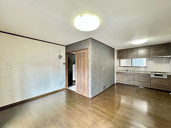 〈13.5帖〉おしゃれなアクセントクロス採用♪