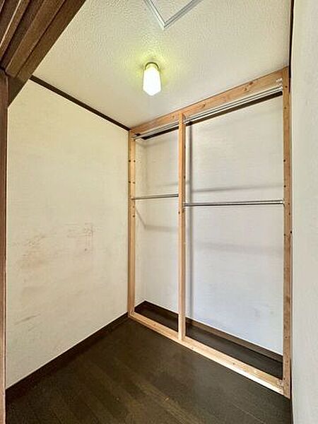 気が付くと増えているお洋服の収納や、大型荷物の収納に便利なWIC♪