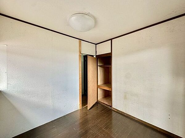〈6帖〉主寝室や子ども部屋、書斎としても活用可能できます。