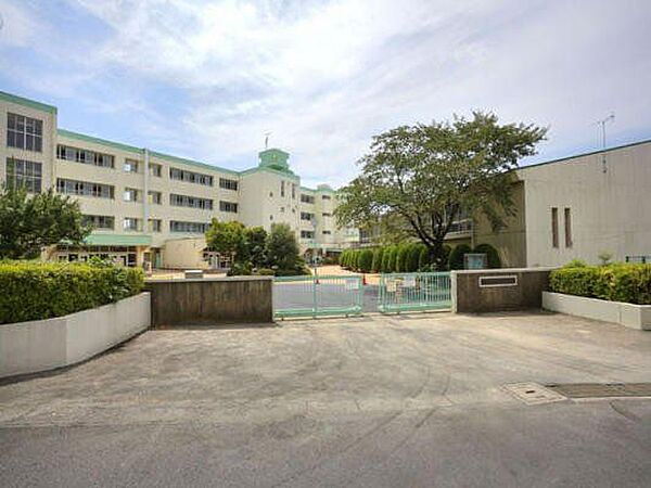 長崎小学校 960m