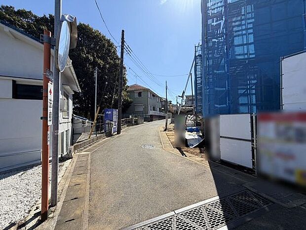 周辺は閑静な住宅街!高台なので眺望良好!