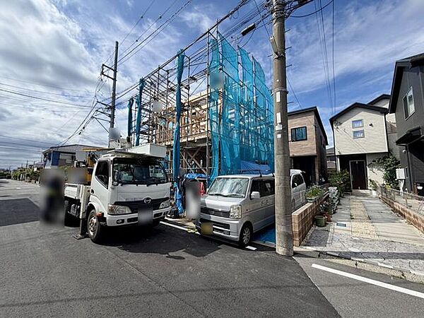 生活する上で必要な施設（保育園、小中学校、スーパー等々）が全てそろっているといっても過言ではないくらい、暮らしやすい環境となっております！