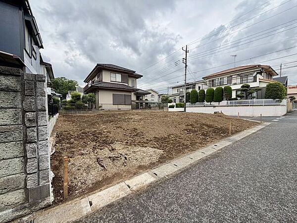 周辺はスーパー、ドラッグストア等々が点在しており、暮らしやすい環境となっています！