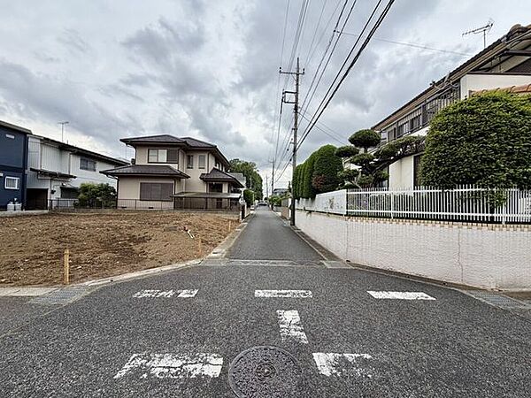 周辺は小さめの公園から比較的大きな公園が点在しており、幅広い年齢の方々の憩いの場となっています！