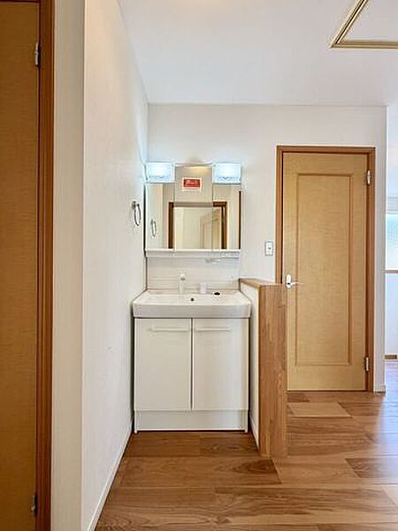 2階の廊下に洗面台があるのはかなり便利です♪