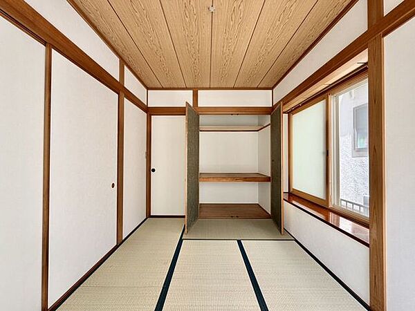 〈6.0帖〉畳は柔らかいので、そのまま寝転がったり、客間として来客を案内したりできます。