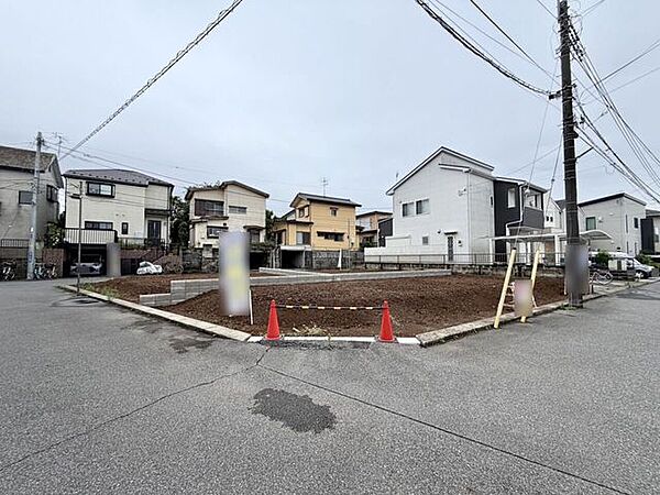 車の出し入れも比較的楽です！