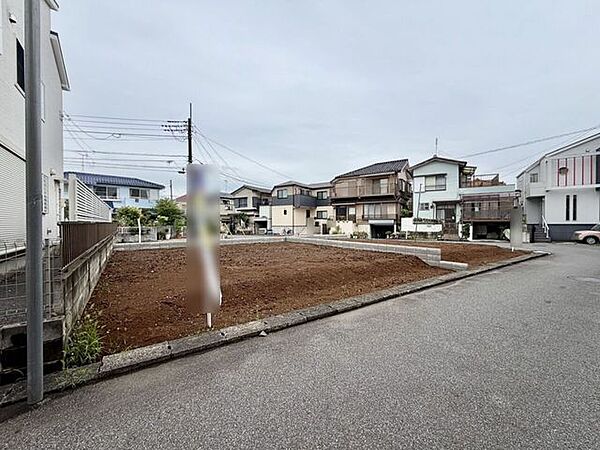 近隣にはスーパーやホームセンターが点在しているため、お買い物も非常にスムーズです。
