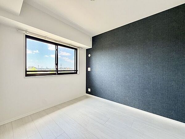 〈5.1帖〉リビングに隣接しているので、家事部屋としても活躍しそう♪
