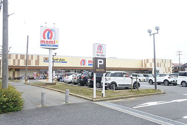 マミープラス西平井店 740m