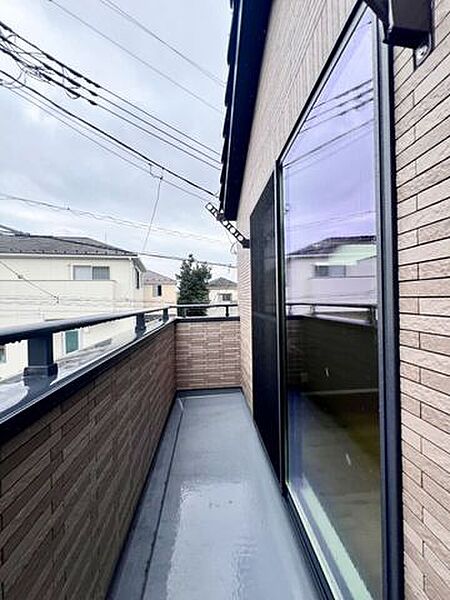南東向きのバルコニー！朝から気持ちのいい太陽の光が差し込み、お洗濯物もよく乾きます◎