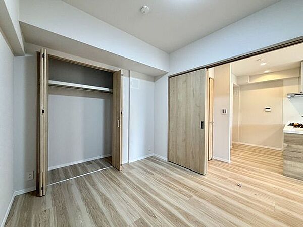 〈5.0帖〉キッチンに隣接した洋室は、家事部屋としても大活躍しそう♪