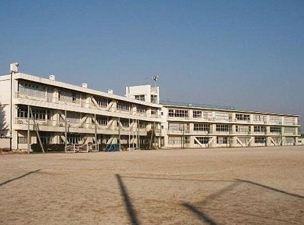 流山市立東部中学校 1570m