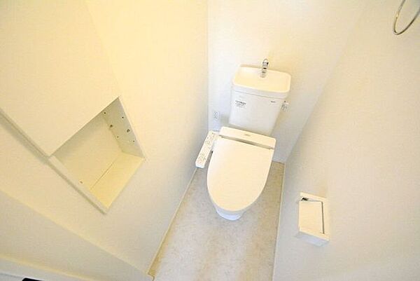 【2階トイレ】2階にもトイレがあるので、多少なりともトイレ渋滞は解消できます♪