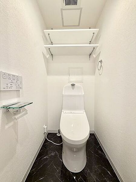 温水洗浄便座付きで、快適性にも配慮された設備仕様となっております