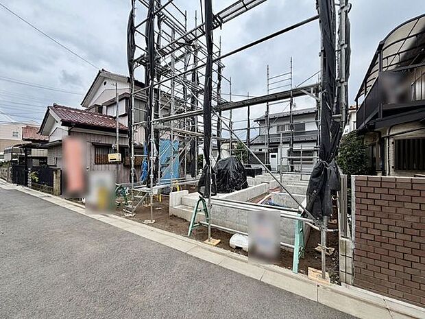 交通量が比較的少なく、お子さまがいらっしゃるご家庭にも安心!駐車の際も慌てずに落ち着いて停めることができます!