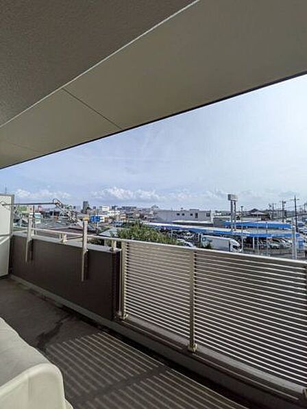 パッと視界が開けていて、心まで軽くなるような開放感です。