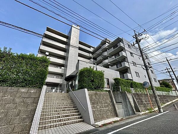 緑豊かで閑静な住宅街の中に佇む物件です♪