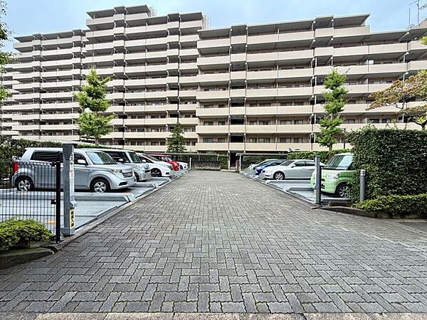 〈機械式駐車場〉