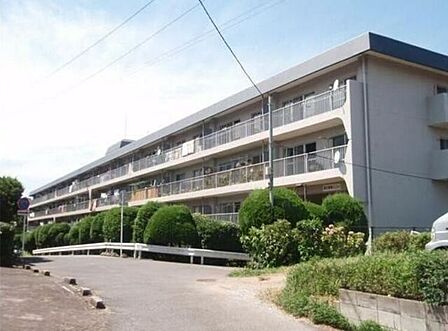 低層マンションなので、周囲の風景に圧迫感を与えません♪