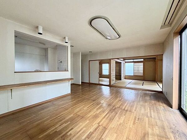 約19.5帖のLDK！隣室は続き間にすれば14帖の和室あり！