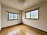 子供部屋：〈6.0帖〉2面採光のお部屋は、曇りや雨の日でも光を取り込みやすく、室内が暗くなりすぎないのが魅力です♪