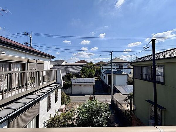 前面道路や空間にゆとりがあるため、外からの視線が気になりにくく、プライバシーが保たれる安心のロケーションです。