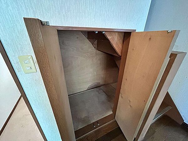 階段下収納