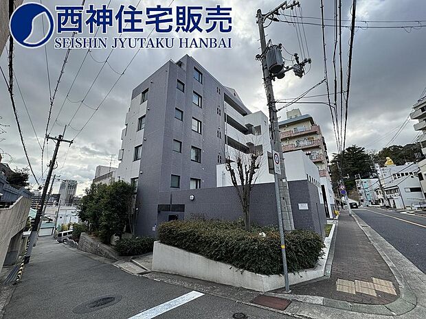 地下鉄山手線「県庁前」駅徒歩約9分の好立地ですので、通勤通学に便利です。現地（2024年2月1日）撮影